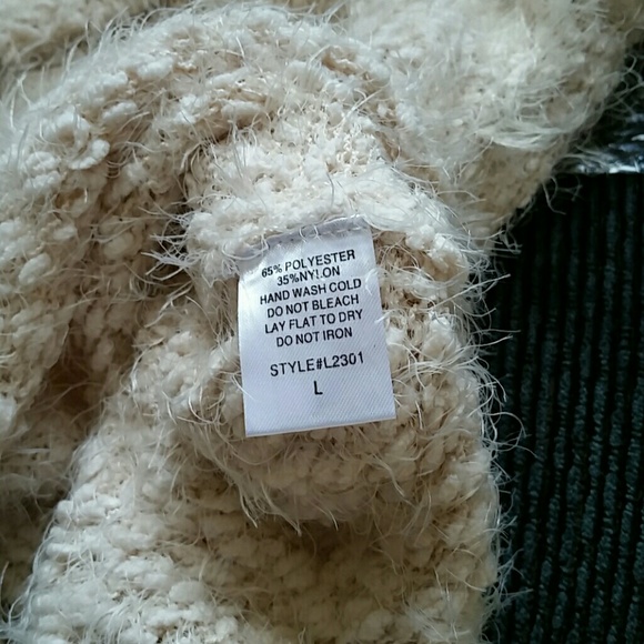 LAST 1 Super soft cream fuzzy sweater - Picture 8 of 8